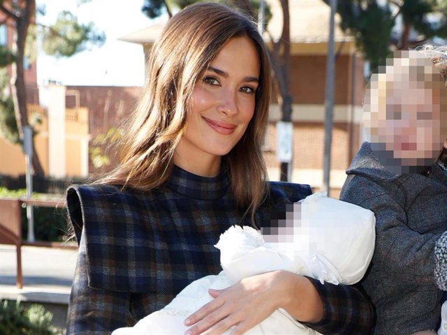 María Pombo en el bautizo de su hija Vega