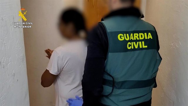 La Guardia Civil detiene a una mujer por hurtar una tarjeta bancaria en una residencia religiosa de la comarca del Vinalopó Medio