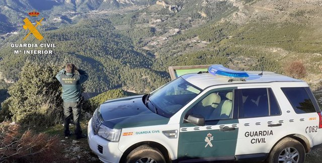 Archivo - Agente de la Guardia Civil en el campo