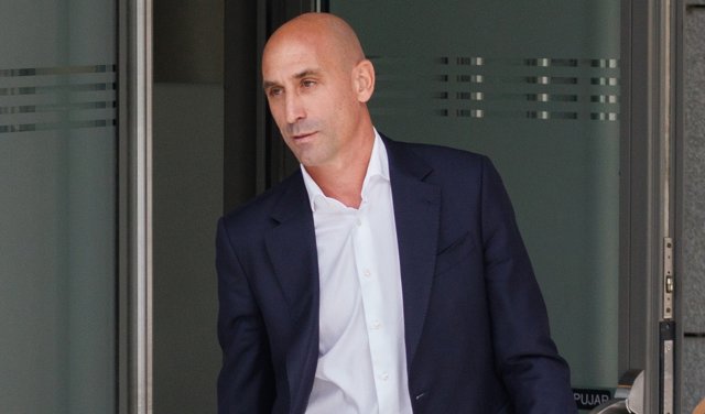 Archivo - El expresidente de la Real Federación Española de Fútbol (RFEF), Luis Rubiales, sale de declarar en la Audiencia Nacional