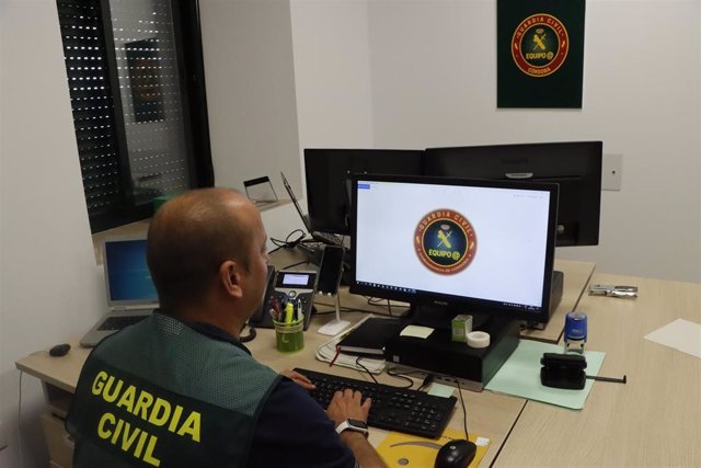 Archivo - Córdoba.- Guardia Civil investiga a un hombre como presunto autor de un delito de estafa a empresas 