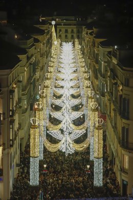 Archivo - Imagen de archivo de las luces de Navidad en la calle Larios de Málaga capital.