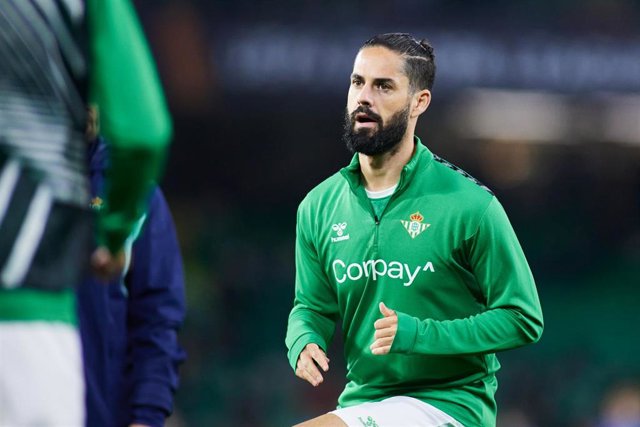 El centrocampista Francisco 'Isco' Alarcon del Real Betis, ante el Rangers FC.