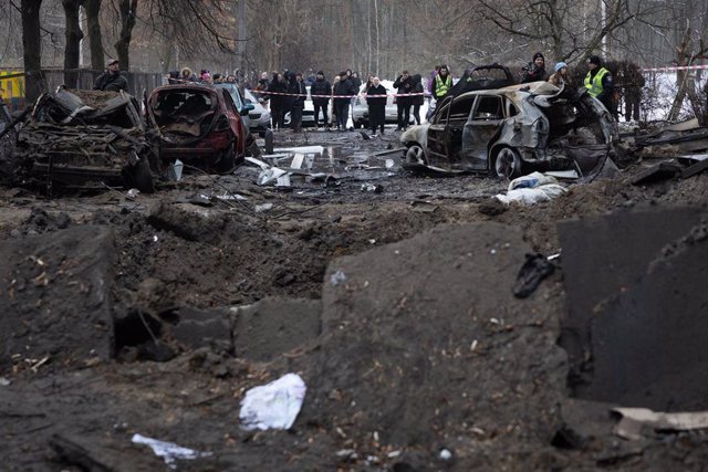 Daños causados por un ataque ejecutado por el Ejército de Rusia contra la capital de Ucrania, Kiev (archivo)