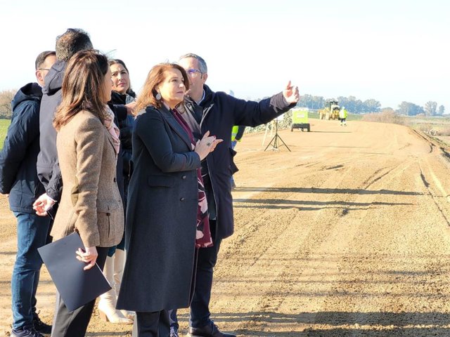 Archivo - Carmen Crespo en un camino rural.