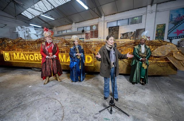 Un total de 13 carrozas recorrerán las calles de Madrid este viernes en una Cabalgata de Reyes Magos dedicada a las personas mayores y la inocencia de los niños pequeños, ha explicado la delegada de Cultura, Turismo y Deporte del Ayuntamiento de Madrid