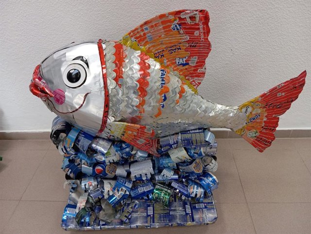 Algeciras se prepara para su tradicional arrastre de latas con un concurso de esculturas y un monumento