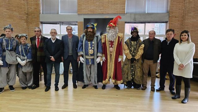 Los Reyes Magos entregan en el IMAS de Cáceres regalos a un centenar de familias en situación de vulnerabilidad