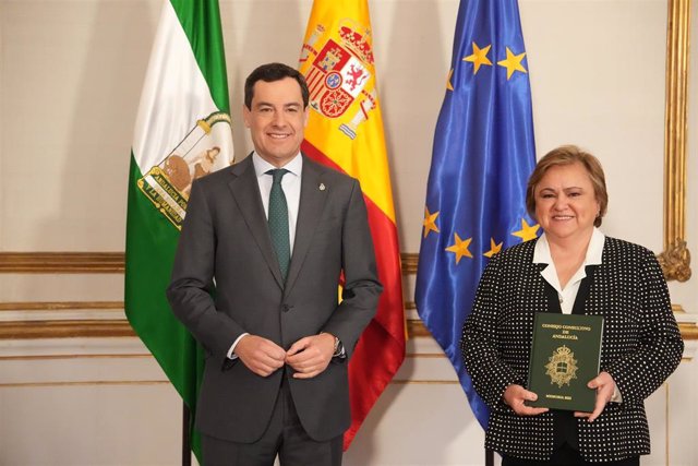 El presidente de la Junta, Juanma Moreno, y  la presidenta del Consejo Consultivo de Andalucía, María Jesús Gallardo