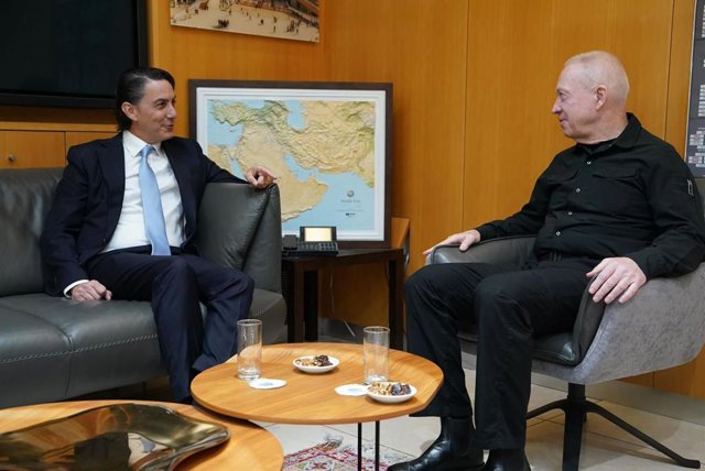 Amos Hochstein, representante especial del Gobierno de Estados Unidos y el ministro de Defensa de Israel, Yoav Gallant.