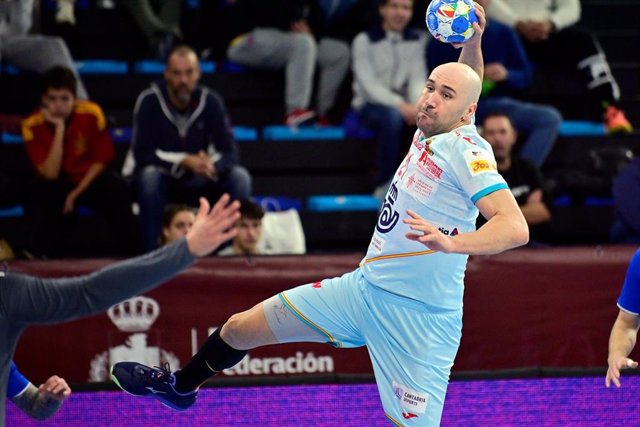 Joan Cañellas, durante un partido con la selección española de balonmano.