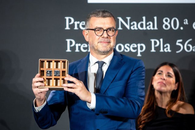 El periodista i historiador barceloní Jaume Clotet després de guanyar el 56 Premi Josep Pla