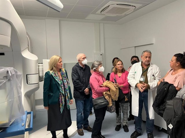 Visita a la sala donde se encuentran los equipos de radioterapia del Hospital Universitario Puerta del Mar de Cádiz.
