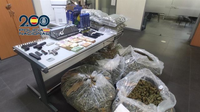 Desmantelado un grupo criminal de venta de droga a gran escala en Alicante e incautados 50 kilos de marihuana