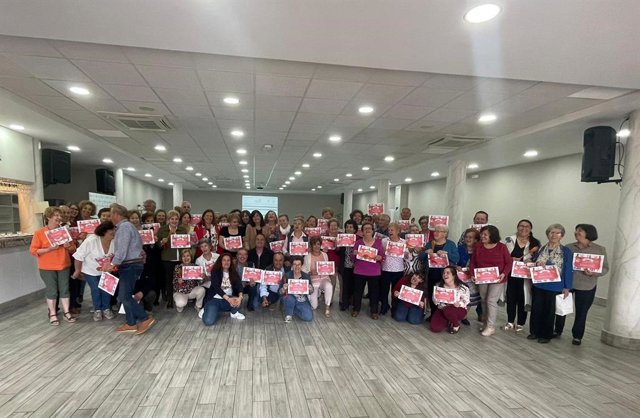 Archivo - Participantes en unas de las acciones del programa.