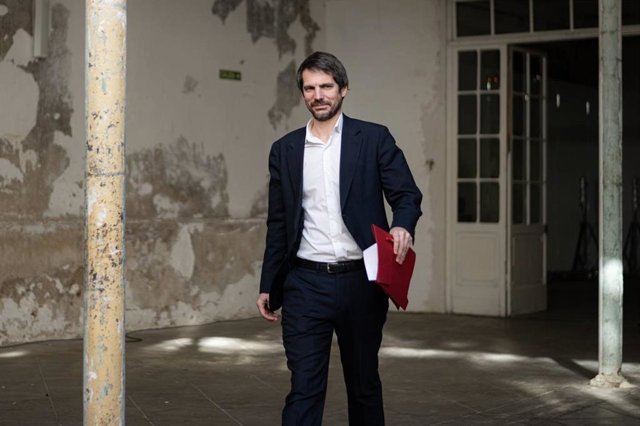 El portavoz de Sumar y ministro de Cultura, Ernest Urtasun, en rueda de prensa.