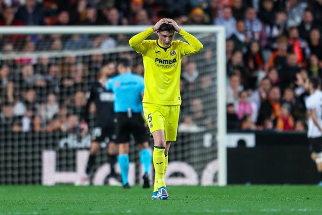 Jorge Cuenca, jugador del Villarreal, lamentándose.