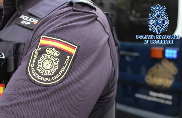 Archivo - Agente de Policía Nacional