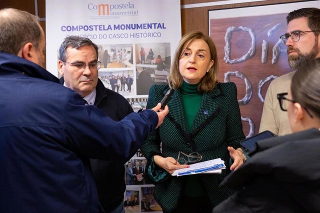 Archivo - La conselleira de Promoción do Emprego e Igualdade, Elena Rivo, en la reunión con Compostela Monumental