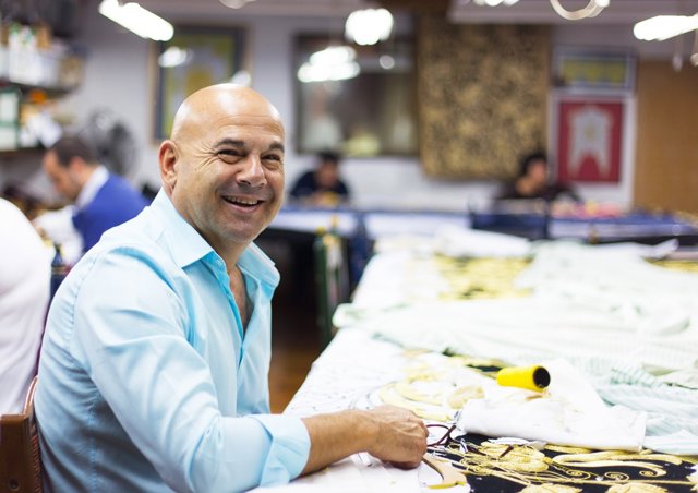 Archivo - El bordador hispalense Paquili, presidente de Arte Sacro.