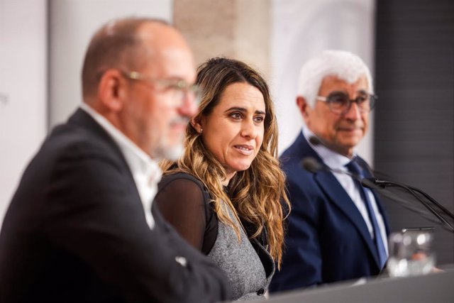 La portaveu de la Generalitat, Patrícia Plaja, al costat dels consellers Carles Campuzano i Manel Balcells