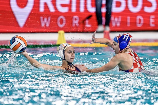 Beatriz Ortiz en el partido de España contra Croacia, de cuartos de final del Europeo de waterpolo femenino de Eindhoven