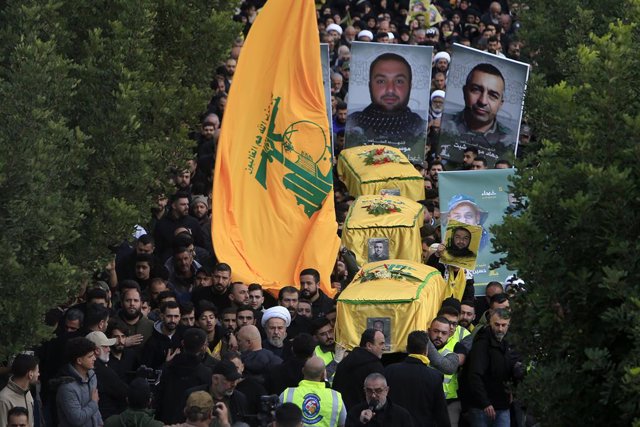 Un funeral en honor a membres de Hezbollah