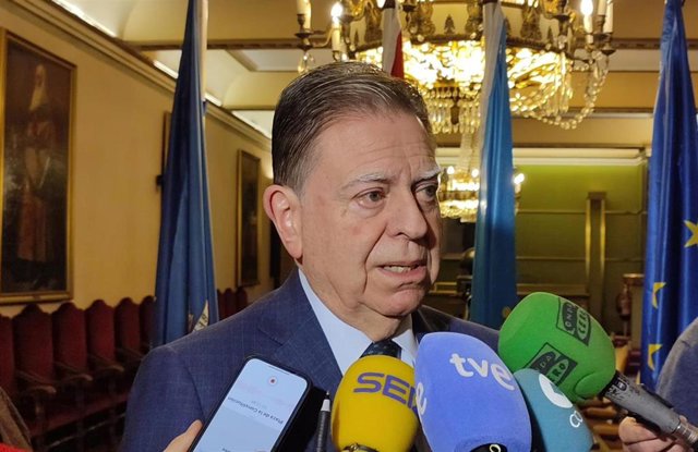 El alcalde de Oviedo, Alfredo Canteli, atiende a los medios.