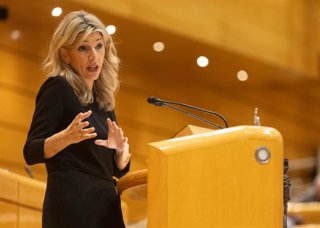 La vicepresidenta segunda y ministra de Trabajo, Yolanda Díaz, interviene durante un pleno del Congreso de los Diputados, en el Palacio del Senado, a 10 de enero de 2024, en Madrid (España).