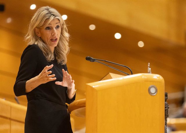 La vicepresidenta segunda y ministra de Trabajo, Yolanda Díaz, interviene durante un pleno del Congreso de los Diputados, en el Palacio del Senado, a 10 de enero de 2024, en Madrid (España).