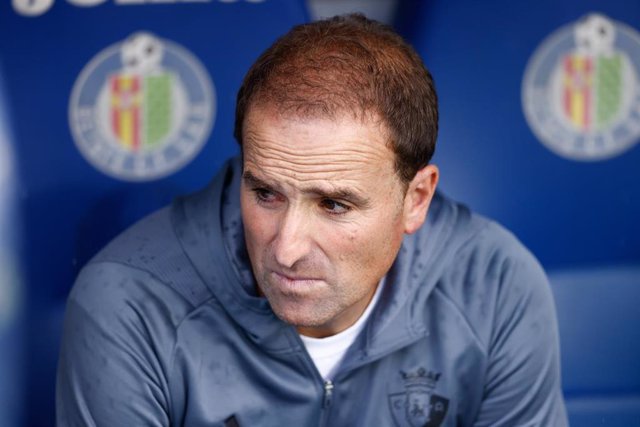 Archivo - Jagoba Arrasate, head coach of CA Osasuna, looks on during the spanish league, La Liga EA Sports, football match played between Getafe CF and CA Osasuna at Coliseum Alfonso Perez stadium on September 17, 2023, in Getafe, Madrid, Spain.