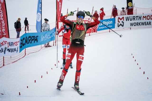 El español Oriol Cardona, campeón de Europa de esprint en esquí de montaña.