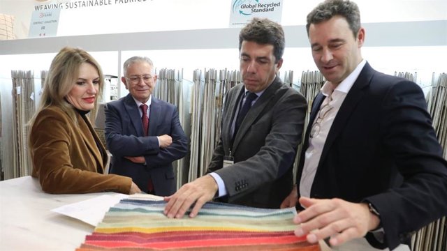 La consellera Nuria Montes y el 'president' Carlos Mazón visitan la feria Heimtextil