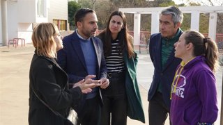 El secretario general del PSOE de Málaga, Daniel Pérez, junto al líder socialista de Benalmádena, Víctor Navas.