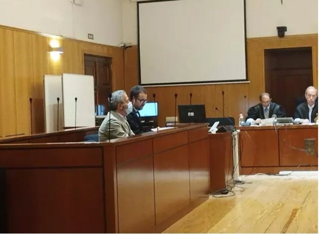El bodeguero absuelto, en primer plano, durante el juicio celebrado en su día en la Audiencia de Valladolid.