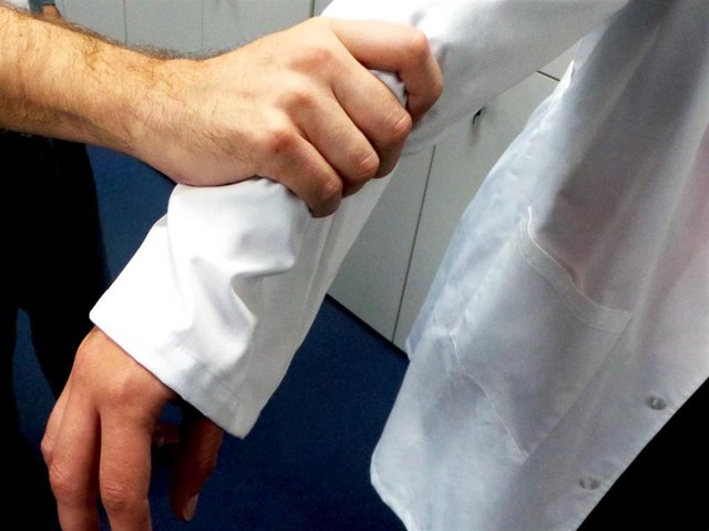 Archivo - Agresión a médicos