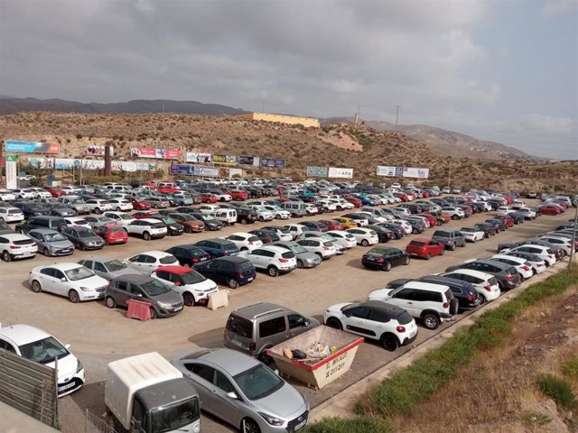 Archivo - Aparcamiento del Hospital Universitario Torrecárdenas.