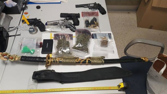 Objetos intervenidos en una operación por la Guardia Civil