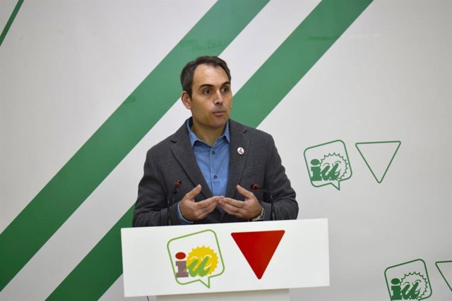 El coordinador de IU Andalucía y diputado de Sumar en el Congreso, Toni Valero, en rueda de prensa en Málaga