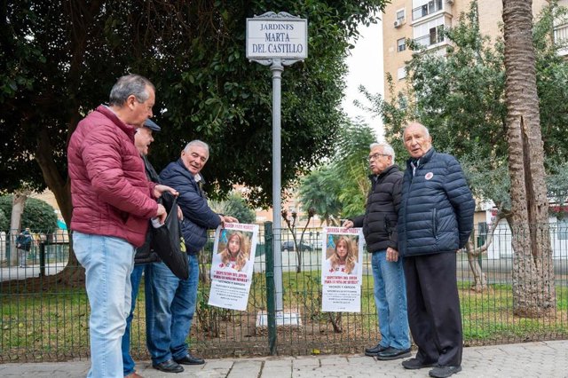 El abuelo de Marta del Castillo encabeza la pegada de carteles
