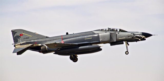 Archivo - Avión de combate F-4 Phantom II turco