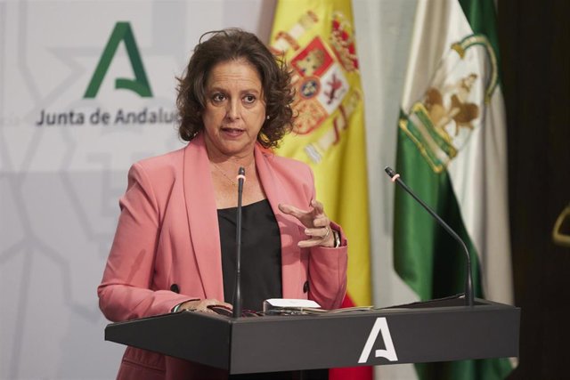 Archivo - La consejera de Salud y Consumo de la Junta de Andalucía, Catalina García