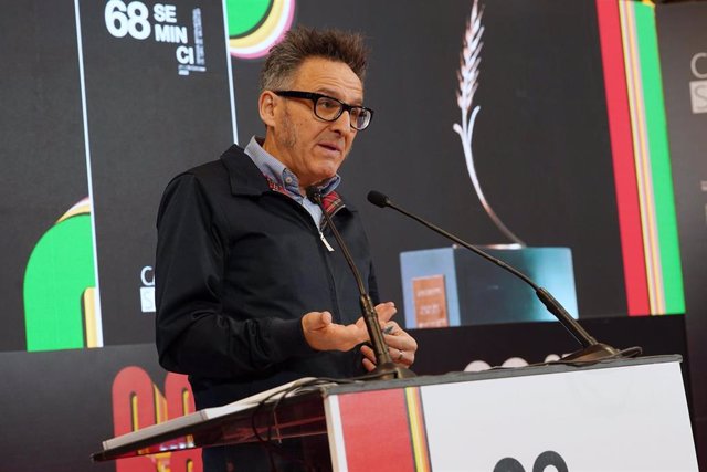 Archivo - El director de la Seminci, José Luis Cienfuegos, durante la lectura del palmarés de la 68 edición del festival de cine vallisoletano.