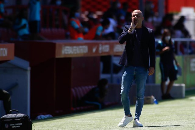 Archivo - José Luis Sánchez Vera, entrenador del Levante UD Femenino.