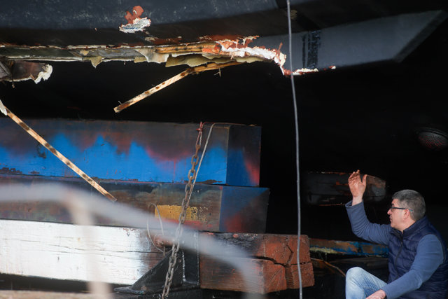 El volantero Nueva Libertad en el Varadero Vibu de Burela tras el suceso, a 17 de enero de 2024,