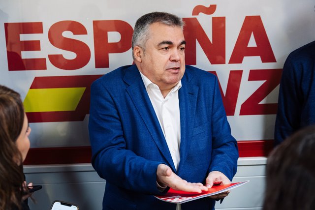 El secretario de Organización del PSOE, Santos Cerdán, tras una rueda de prensa posterior a la reunión de la Comisión Ejecutiva Federal del PSOE, en la sede del PSOE en Ferraz, a 8 de enero de 2024, en Madrid (España). 