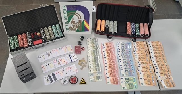 Material intervenido en la operación de la Policía Adscrita en El Cuervo (Sevilla).