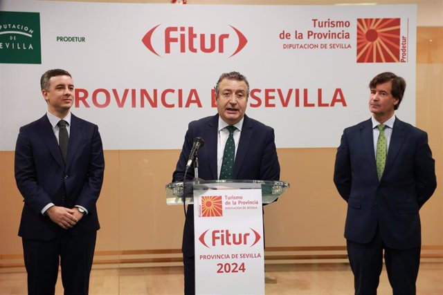 Rodríguez Hans, Javier Fernández y Miguel Rus, en la presentación de la agenda prevista de la Diputación en Fitur.