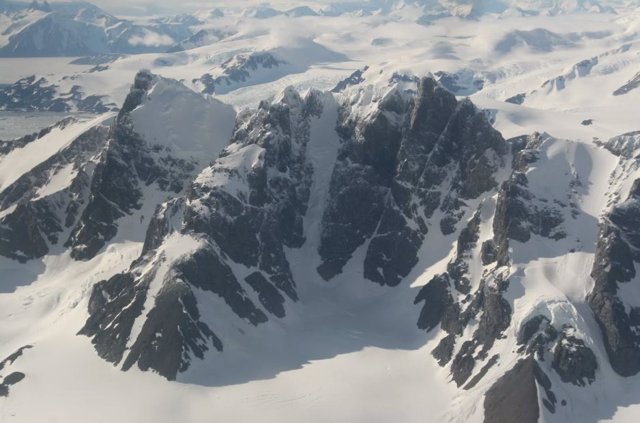 Los microplásticos han sido ya detectados en los glaciares del interior de la Antártida