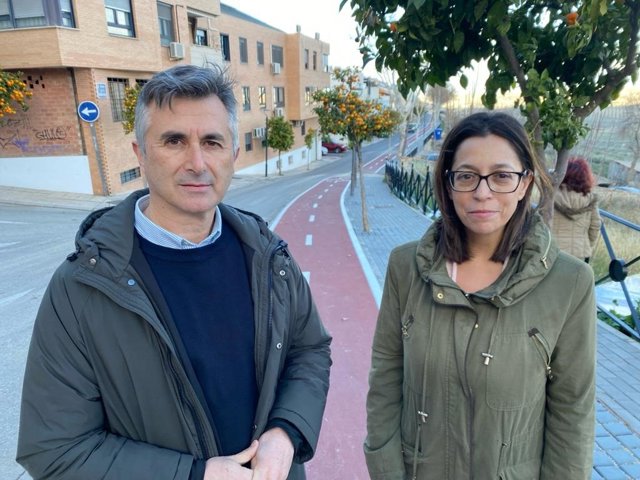 Agea y Colomo visitan el nuevo vial.